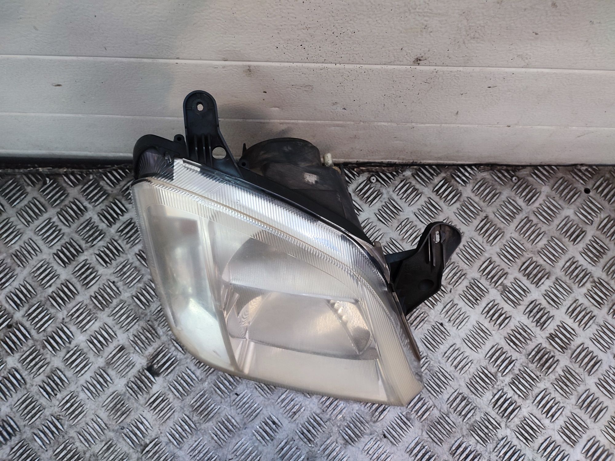 Opel Meriva A 03-05r reflektor prawy lampa prawy przód przednia