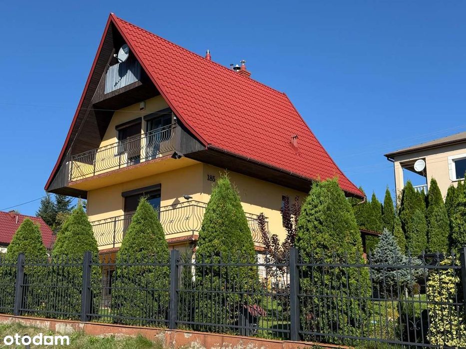 Dom jednorodzinny z garażem i ogrodem w pięknej okolicy