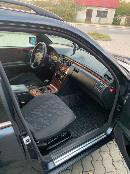 Мерс 210 універсал