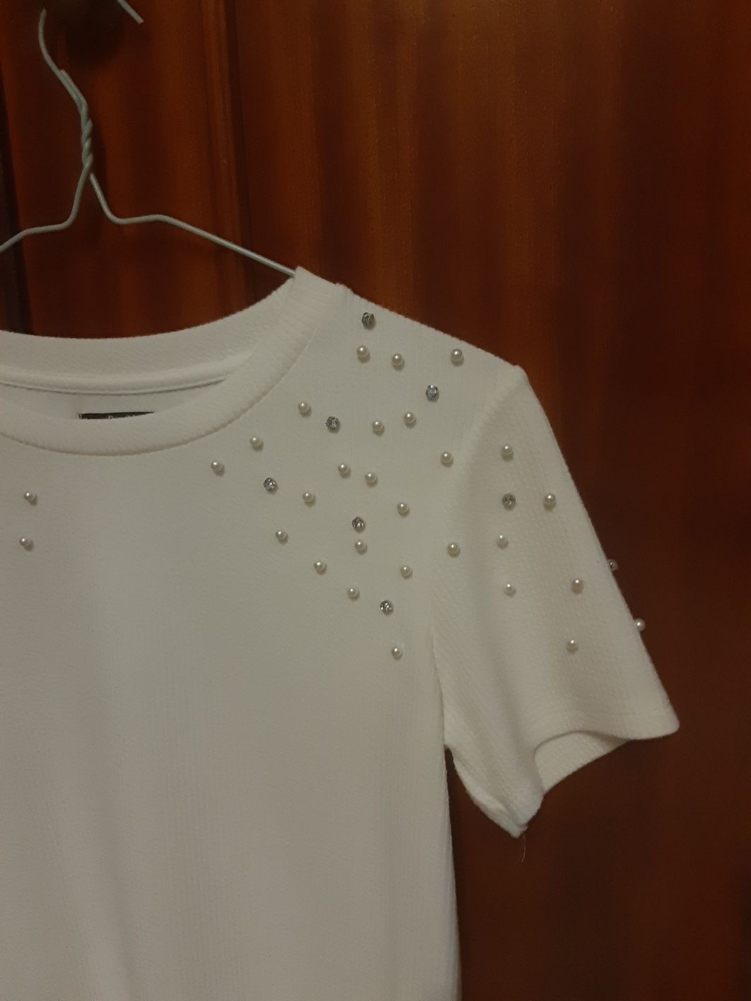 Blusa branca com apliques