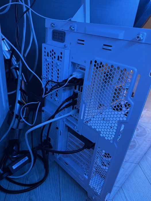 komputer gamingowy / MSI RTX 5080 / RYZEN 7 9800 X3D