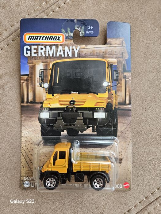 Моделька машини Mercedes-Benz Unimog