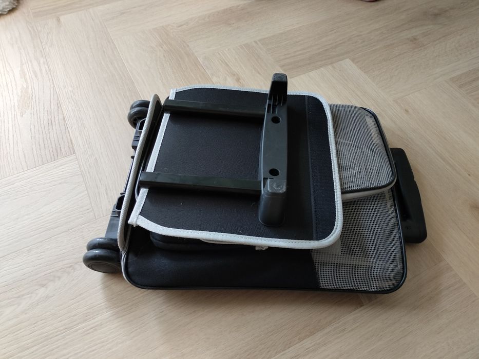 Transporter. Plecak na kółkach dla psa i kota.