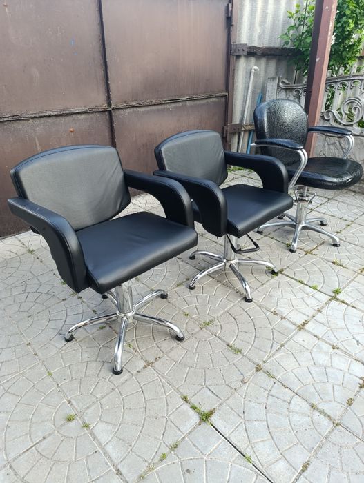 3 перекурських кресла