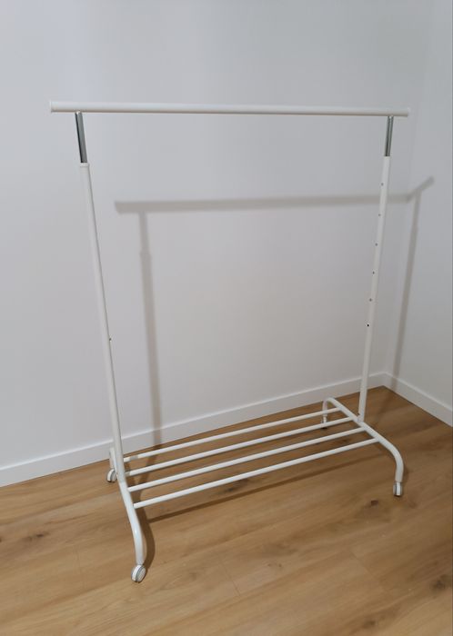 Вішалка IKEA Rigga на коліщатках