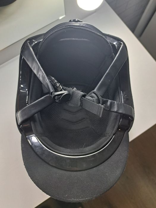 Piękny zamszowy kask Fair Play