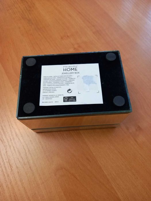 Зеркальная шкатулка