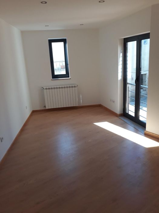 Arrendamento moradia de Pedra em Vila Nova de Tazem