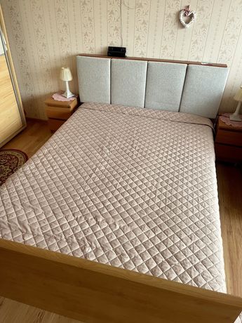 Łóżko sypialniane z materacem + szafki nocne 140x200