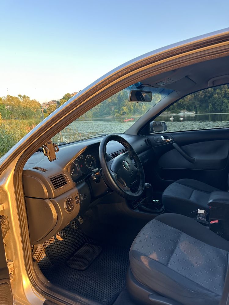 Skoda octavia tour 1.6 mpi