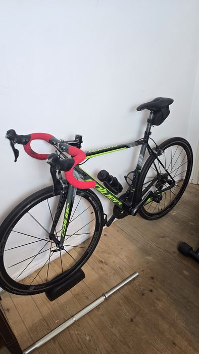 Bicicleta de estrada Chrono, quadro de carbono