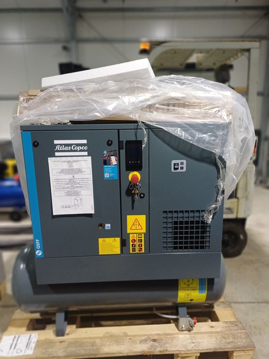 Kompresor śrubowy G5FF z osuszaczem na zbiorniku 200l