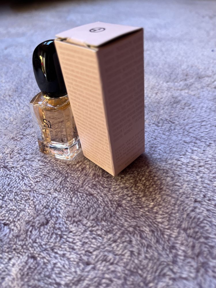 Nowe perfumy Giorgio Armani Si miniatura 7 ml