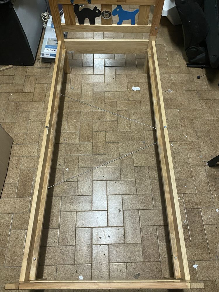 Cama de criança Ikea com enfeites de cão e gato + Colchão
