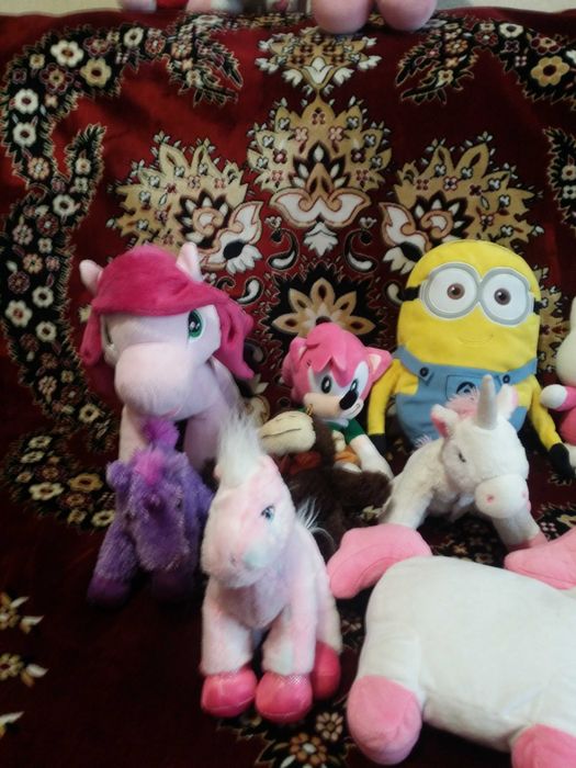 Іграшки мягкі дитячі одним лотом.
