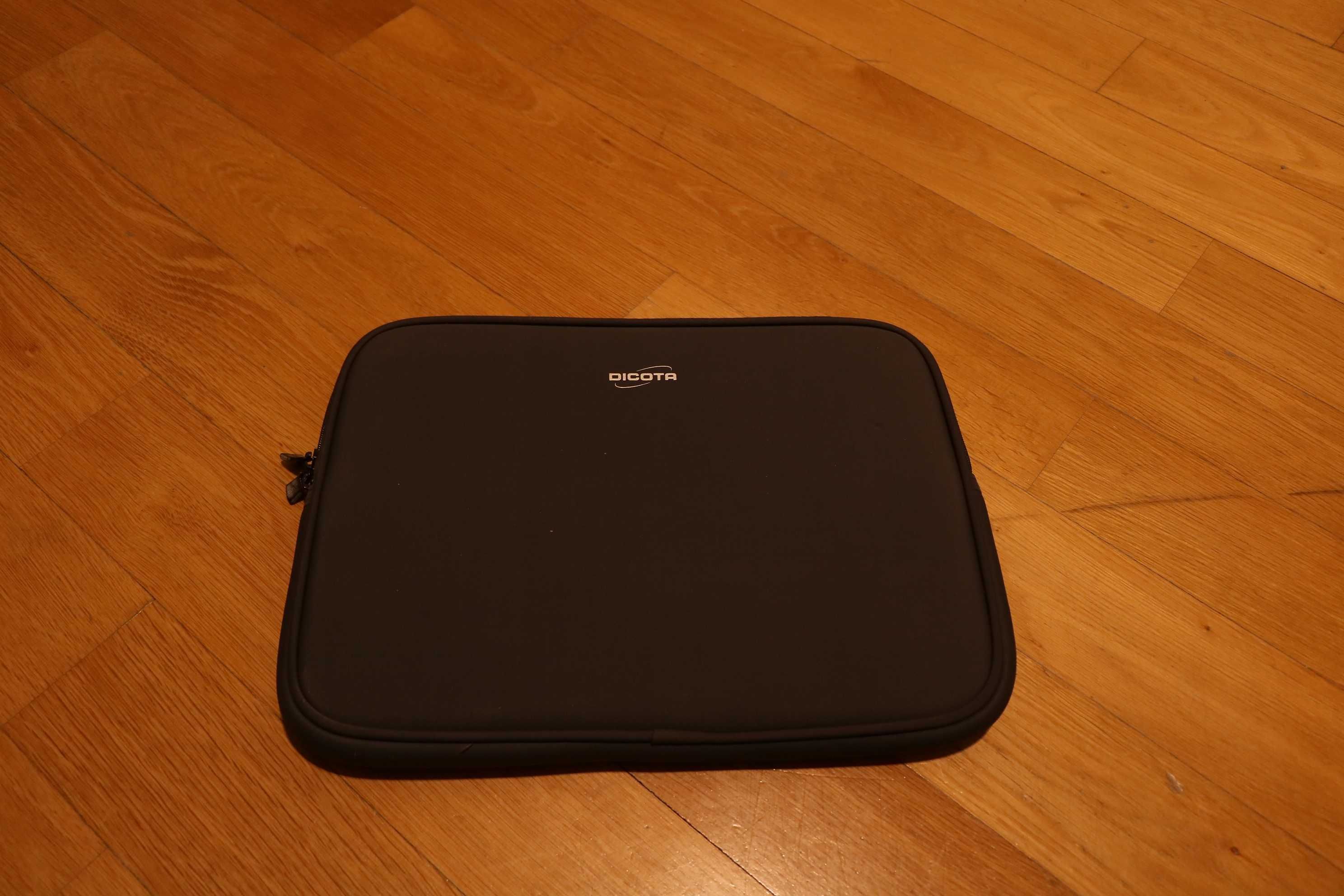 Twardy pokrowiec na laptopa Dicota