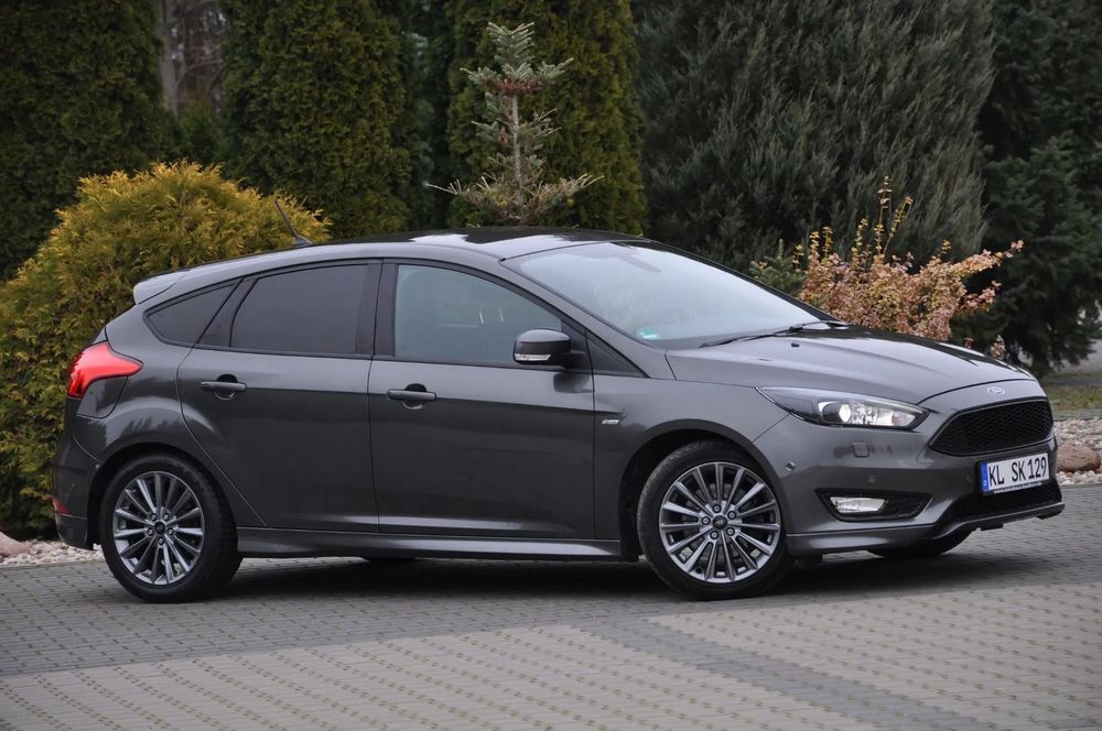 Ford Focus ST LINE GWARANCJA Navi Hak 100% Bezwypadkowy Nowy Rozrząd