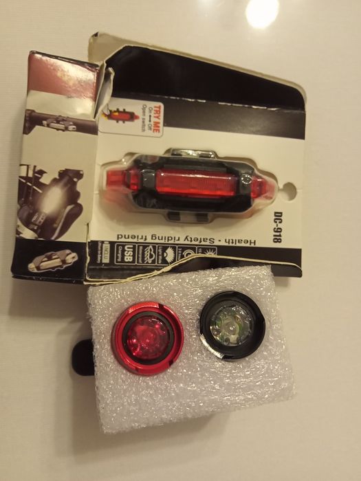 Lampka rowerowa . Reflektor LED. Wbudowany akumulator