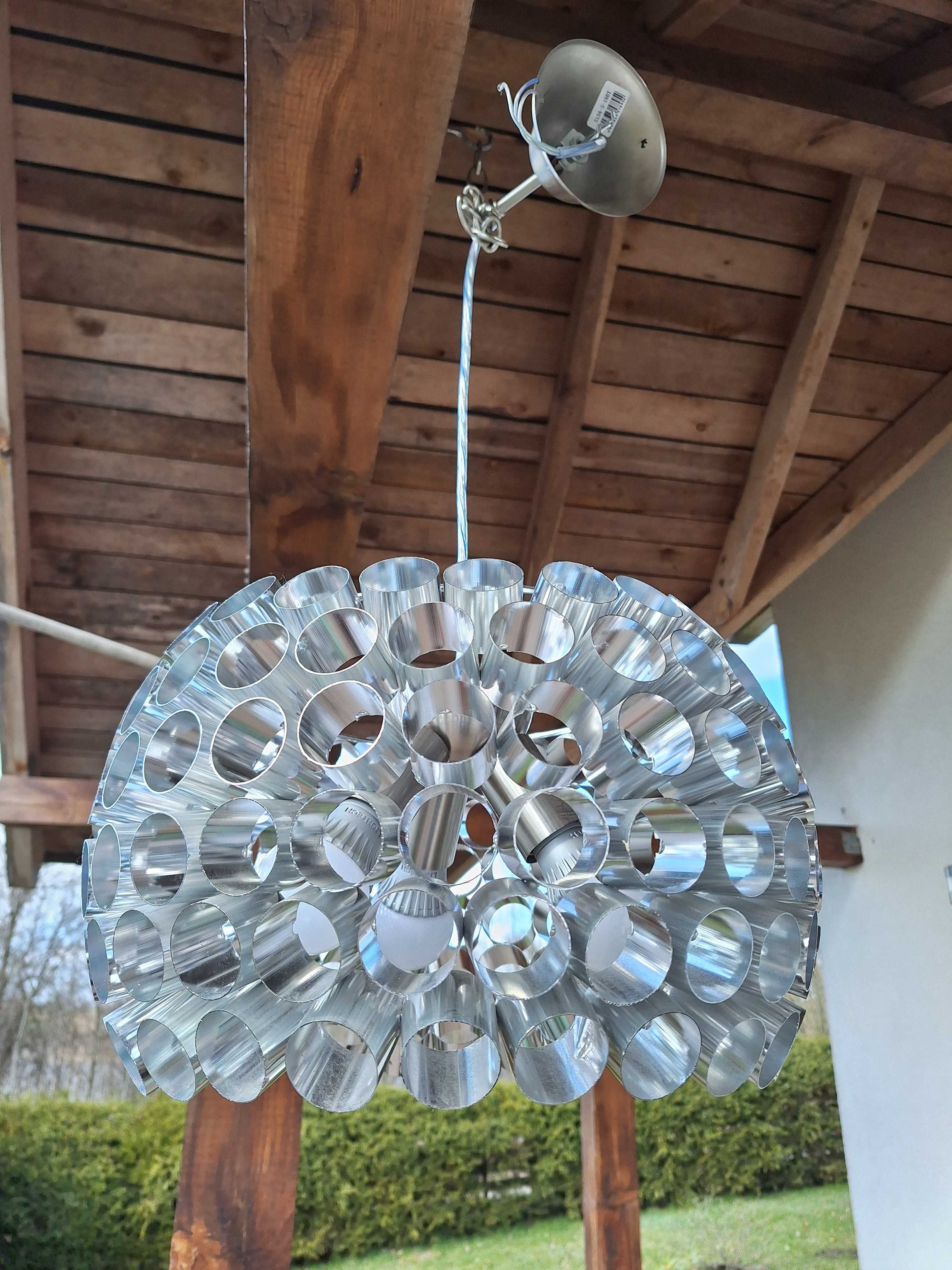 Lampa wisząca wyjątkowo nowoczesny projekt lampy