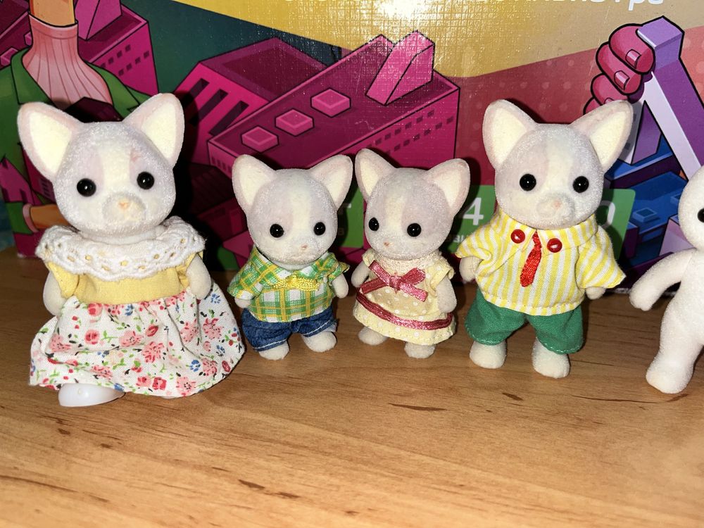 Ігровий набір Сімʼя Чізуахуа Sylvanian Femilies та два зайчики