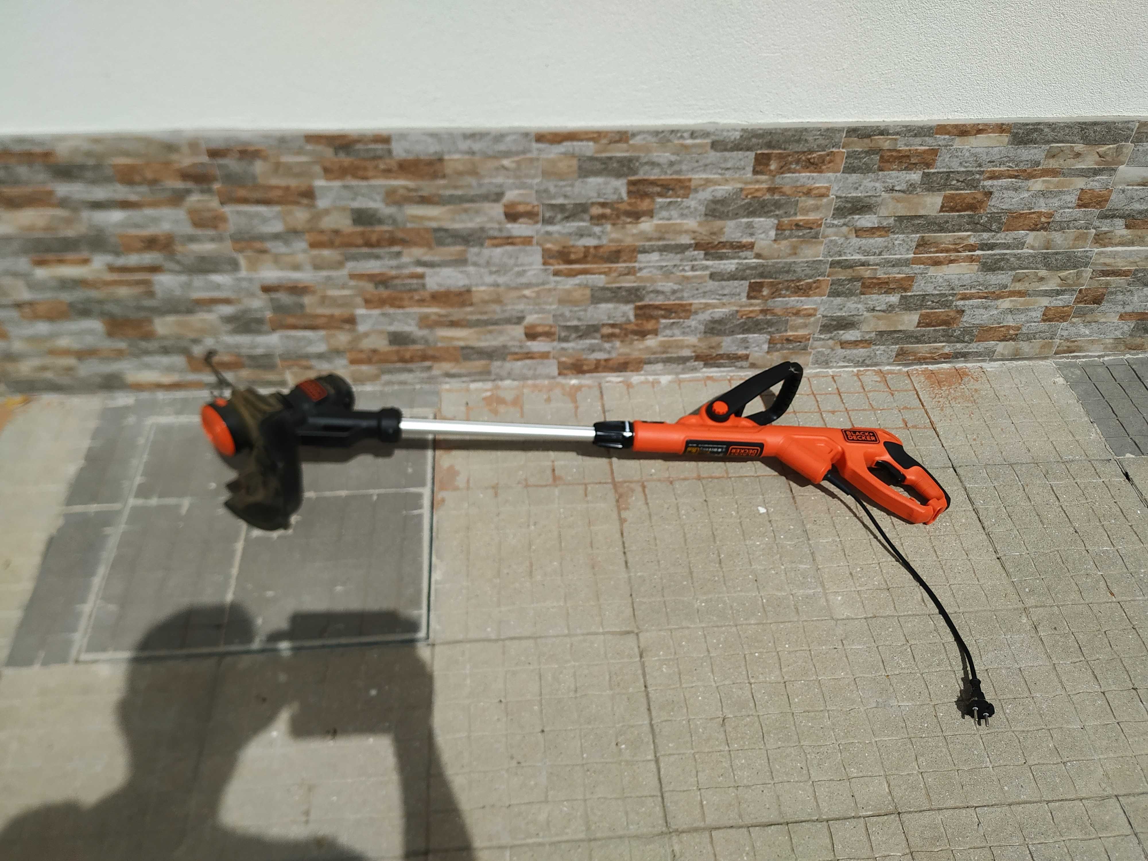 Aparador de relva Black & Decker