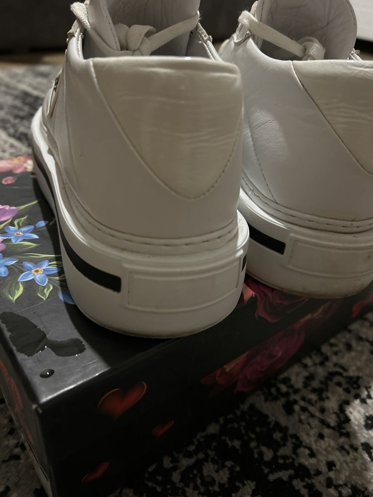 Кросівки шкіряні Prada