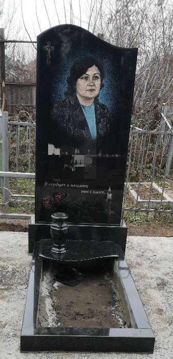 Памятник гранитный/бетонный с монтажом и портретом