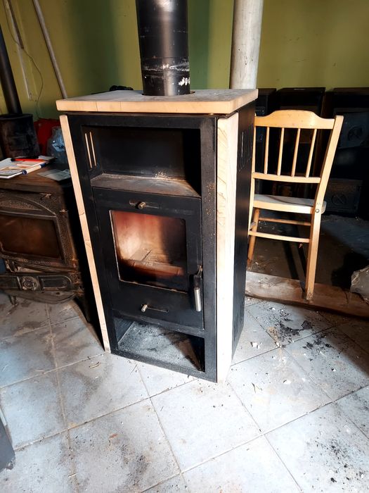 Kominek wolnostojący piec trawertyn