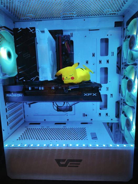 Unikatowy Komputer Gamingowy Pikachu LED – RX6600XT, i5, 16GB, 1.5 TB