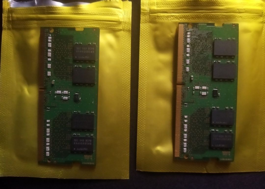 Оперативна пам'ять Samsung 4 GB SO-DIMM DDR4 2133 MHz 
продаю дві разо