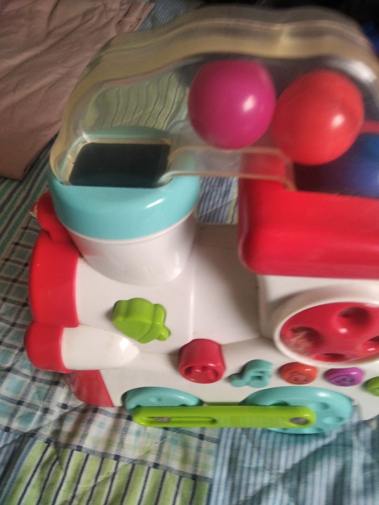 Brinquedos de bebê com luzes e música