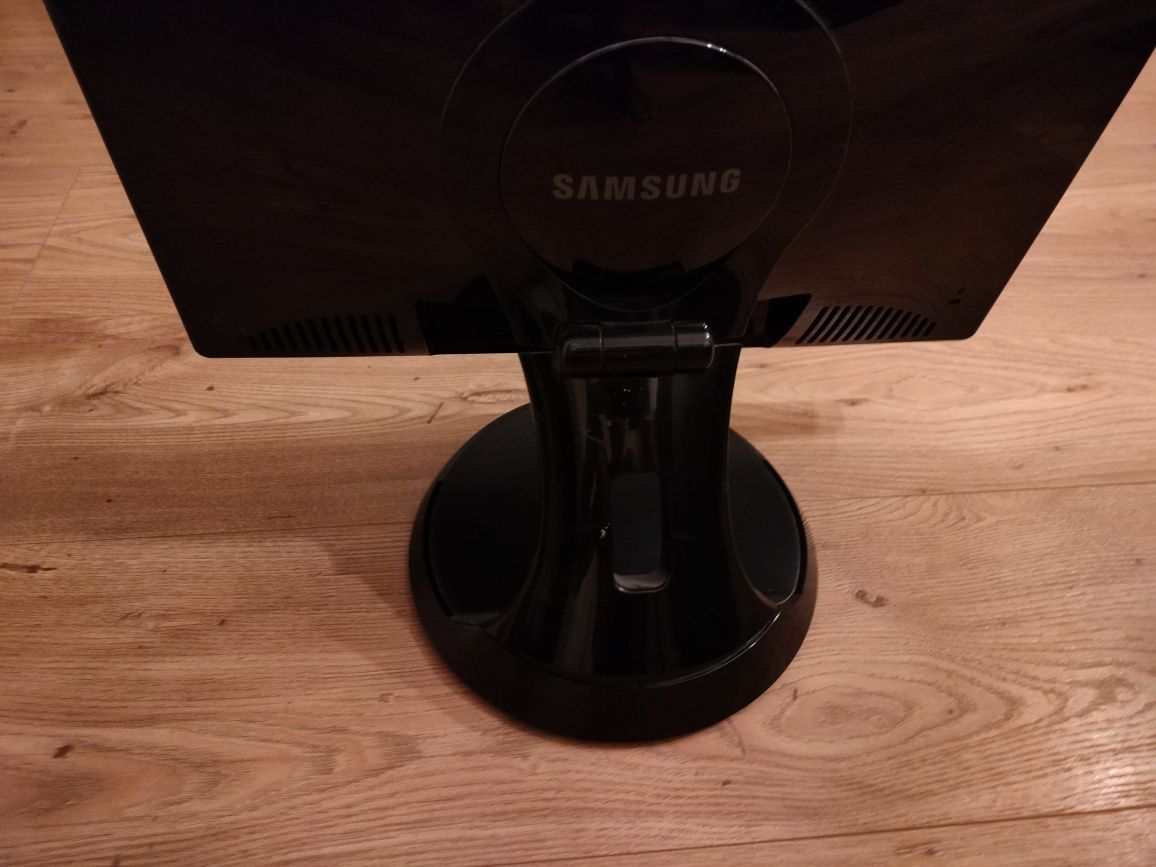 Monitor z zasilaczem regulowany