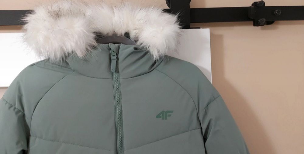 Kurtka zimowa 4f płaszczyk w idealnym stanie 152