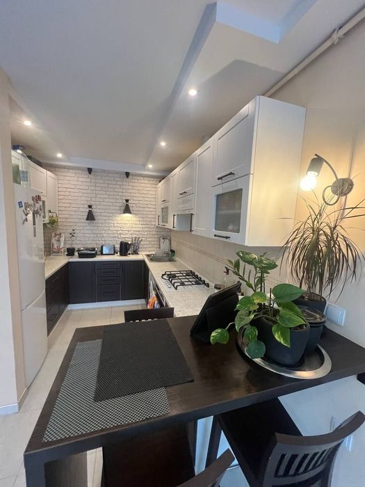 1-но вул.МАЛОГОЛОСКІВСЬКА (бічна пр.Чорновола) 46кв.м. 18 000грн.