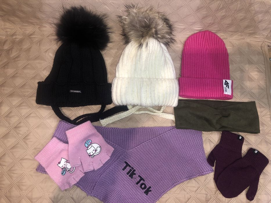 Зимова шапка чорна біла шарф рукавиці пов’язка