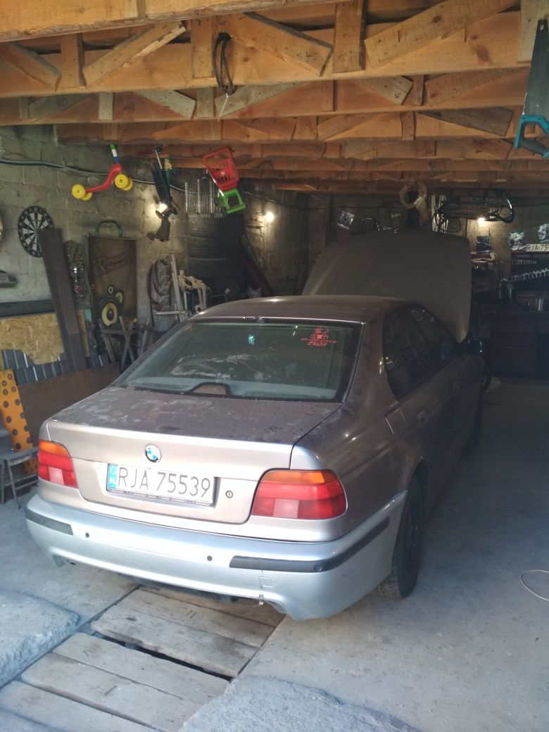 Бмв е39.BMW e39.Запчасти,двери,стекла,салон.