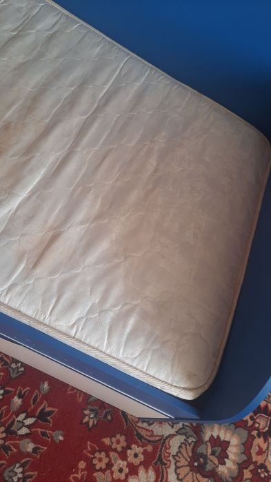 Ліжко односпальне в гарному стані