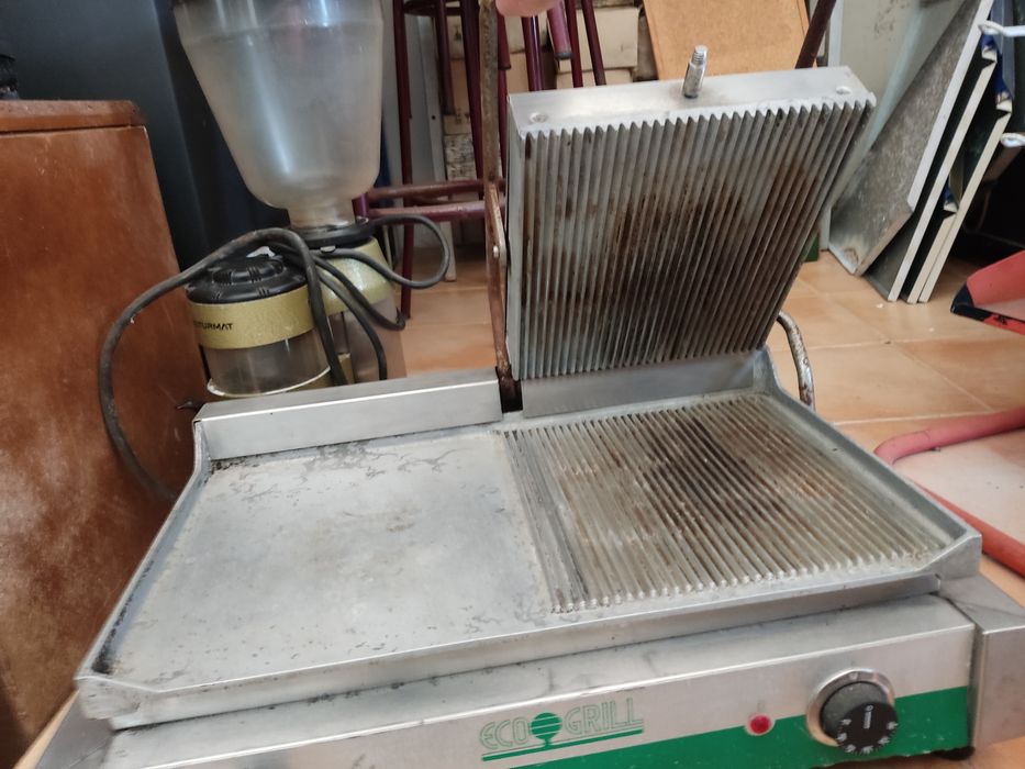 Prensa com chapa de grelhar Ecogrill industrial