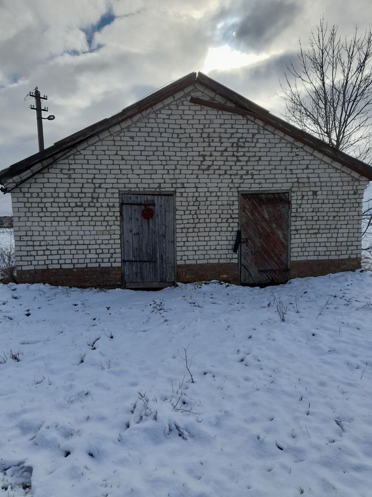 Продам Ангар приміщення  пилорама  в с. Малий Мидськ. Ціна договірна