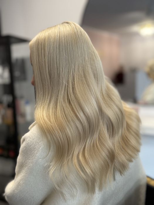 Fryzjer koloryzacja blond przedłużanie włosów Września