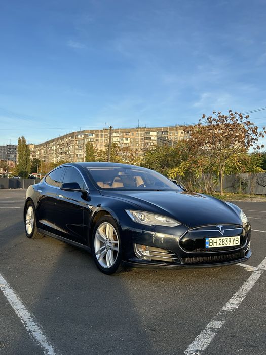 Tesla Model S 2013