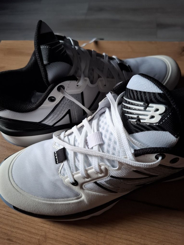 Buty do koszykowki New Balance Hesi Low rozm. 44.5