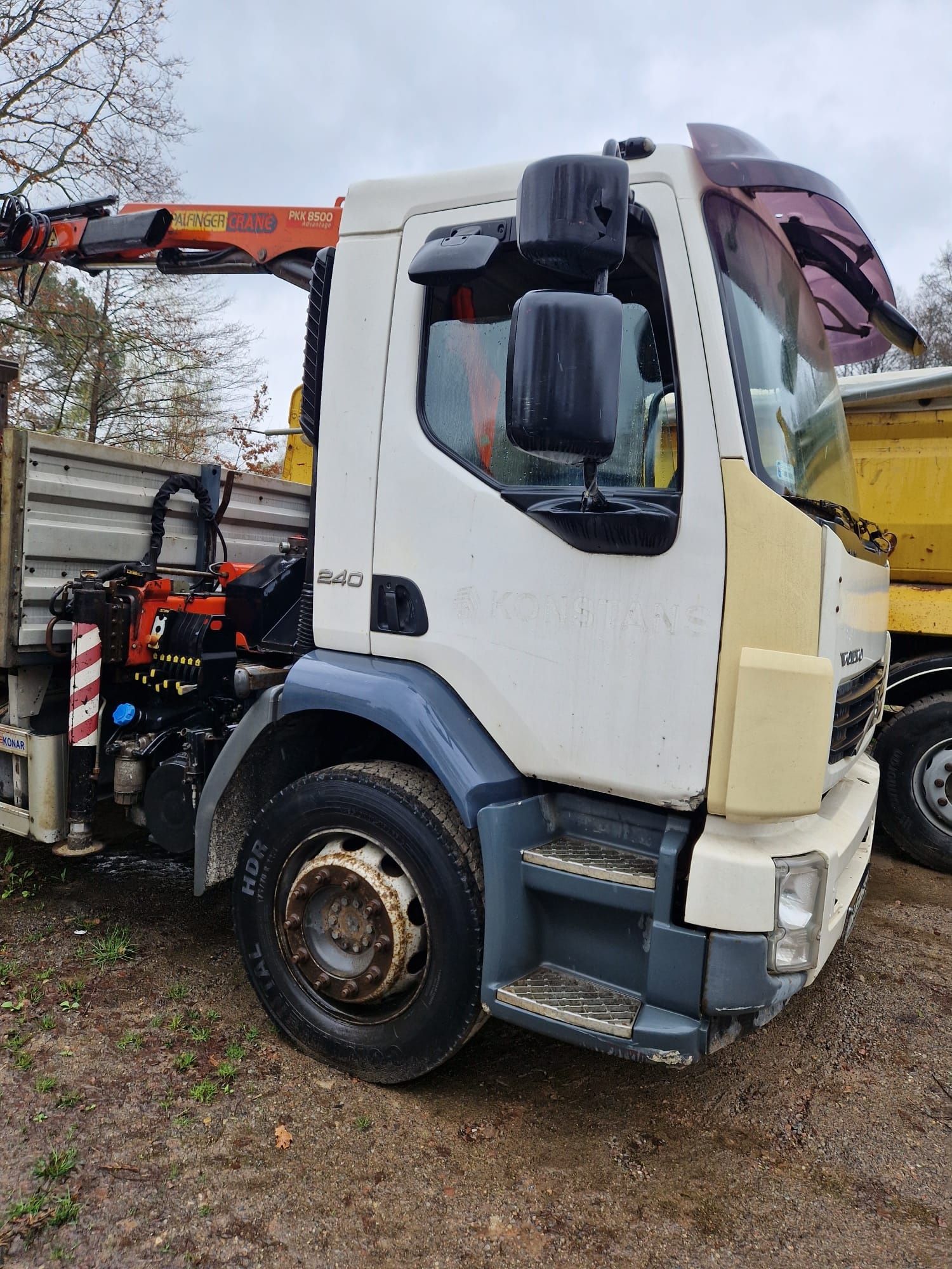 Volvo FL240, z HDS Palfinger typ: PKK8500