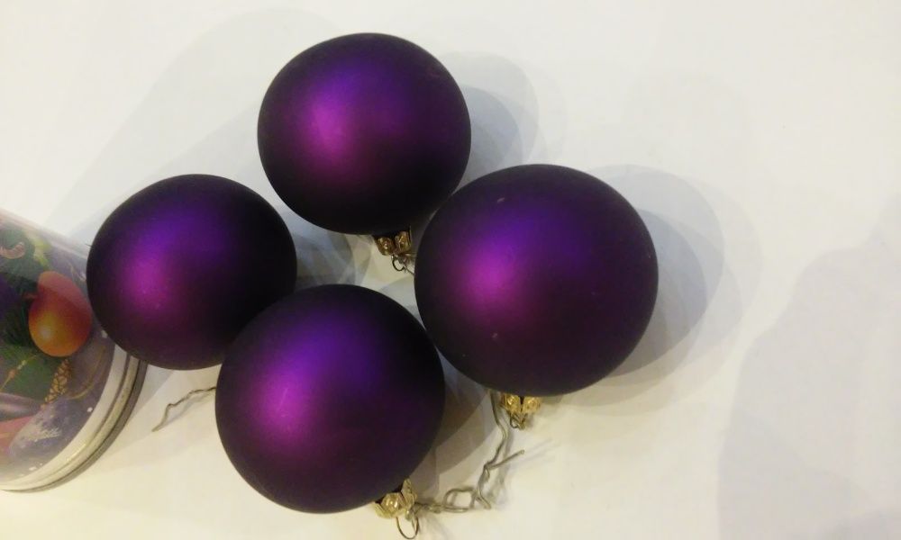 Украшение на елку 4 фиолетовых шара 6 см