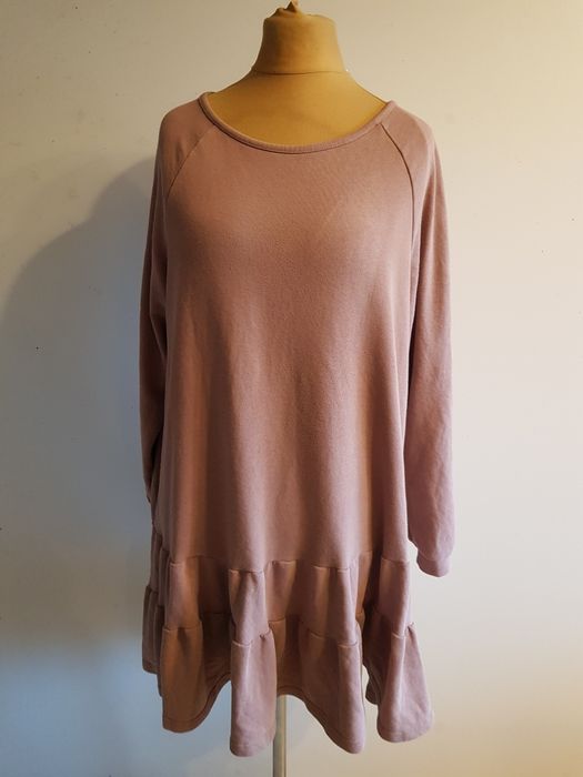 Łużna dresową sukienka Reserved 42