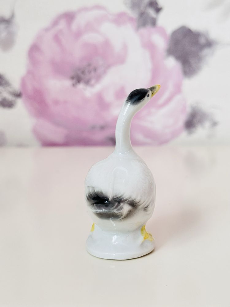 Mała porcelanowa figurka gęsi, figurka gąska
