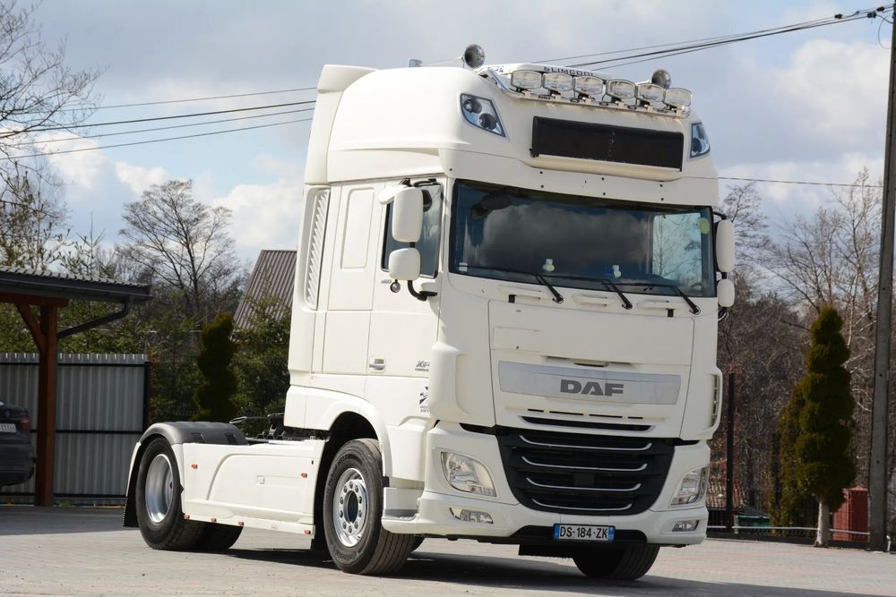 DAF XF 106.460 / 2015 / Euro 6 / Najwyższa kabina / Retarder / Klima  DAF XF 106.460 / 2015 / Euro 6 / Najwyższa kabina / Retarder