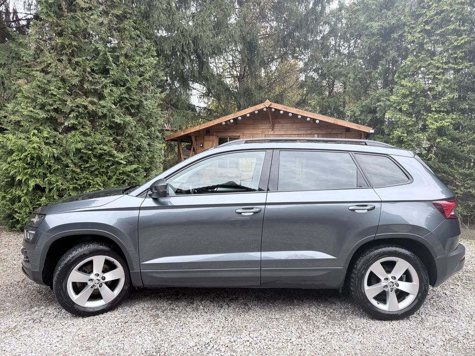 Skoda Karoq Samochód z polskiego salonu użytkowany od nowości przez jedną osobę.