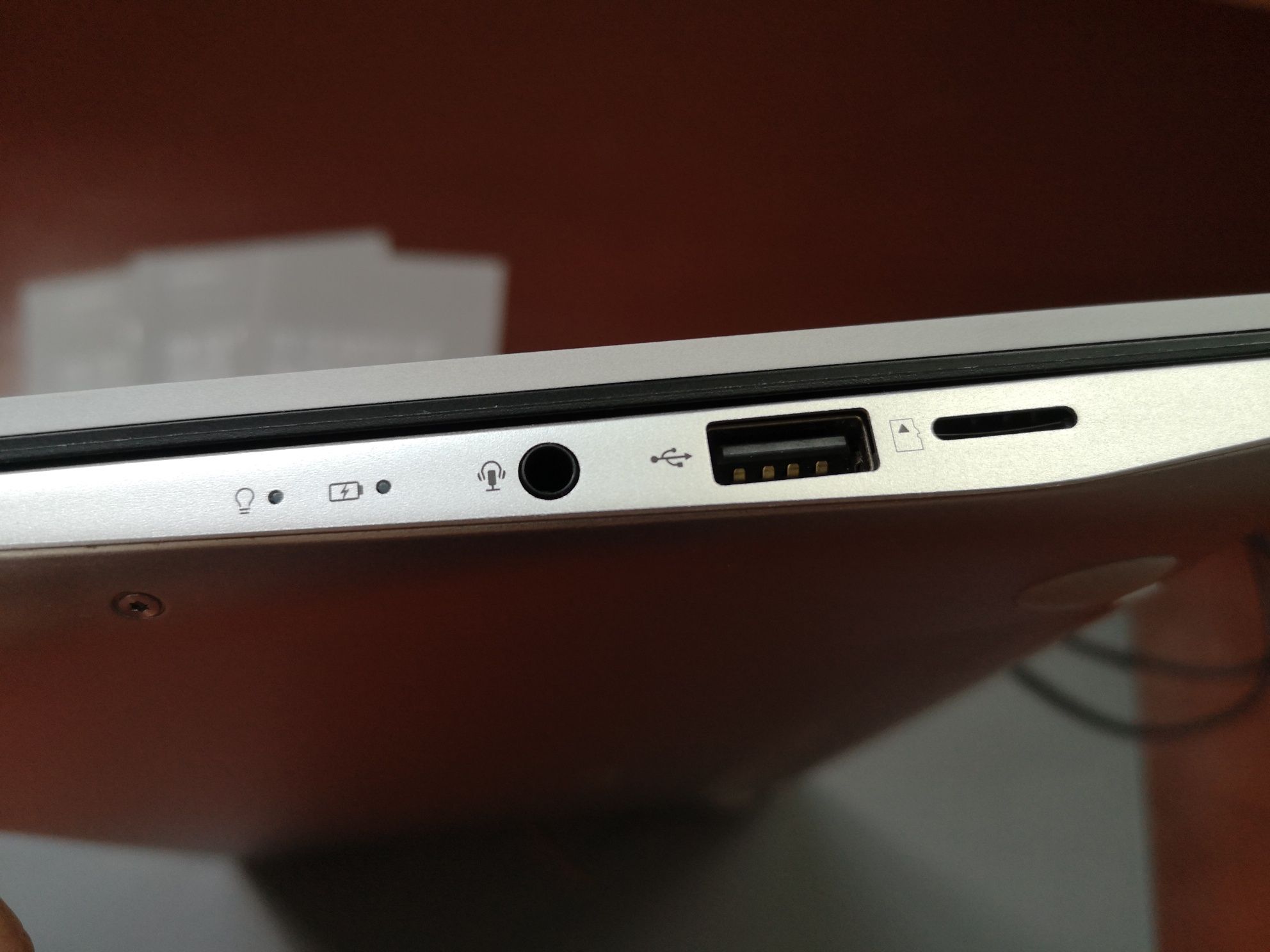 Ноутбук  ASUS  ZenBook  UM433D