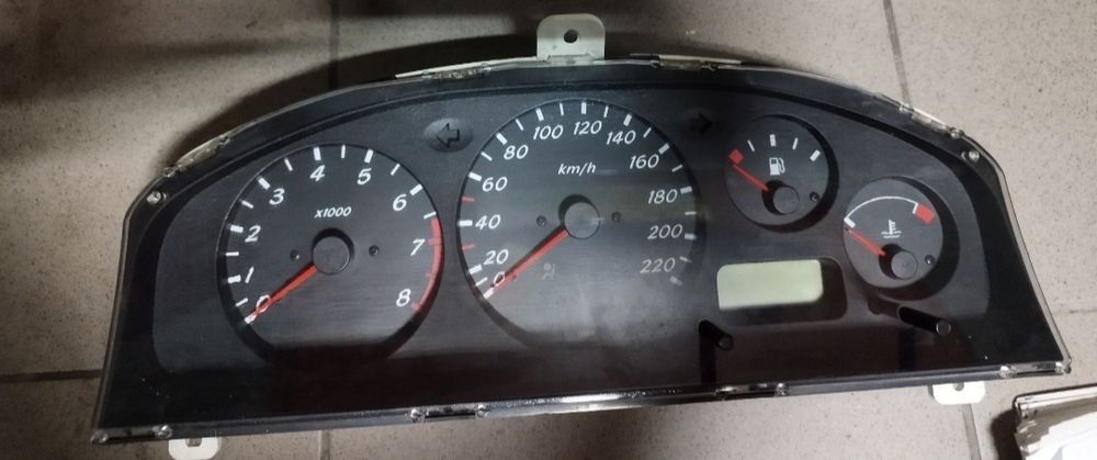 Licznik prędkościomierz zegar benzyna Nissan Almera n16